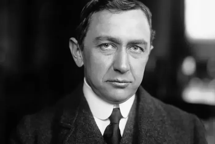 A man in suit and tie.